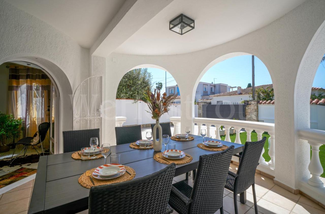 Villa Et Studio Avec Piscine - Wehostyou Empuriabrava Exterior foto