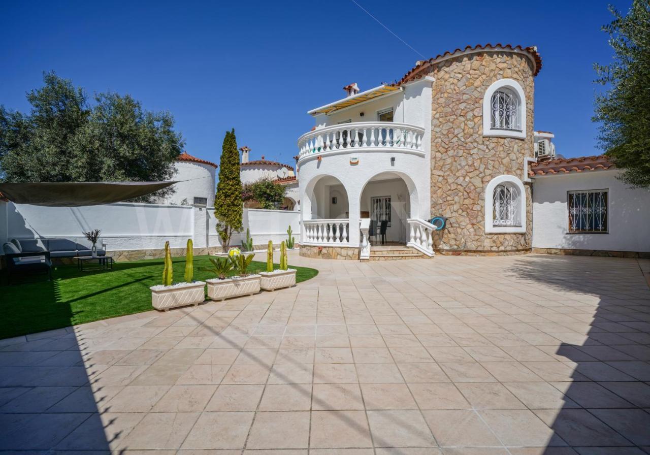 Villa Et Studio Avec Piscine - Wehostyou Empuriabrava Exterior foto